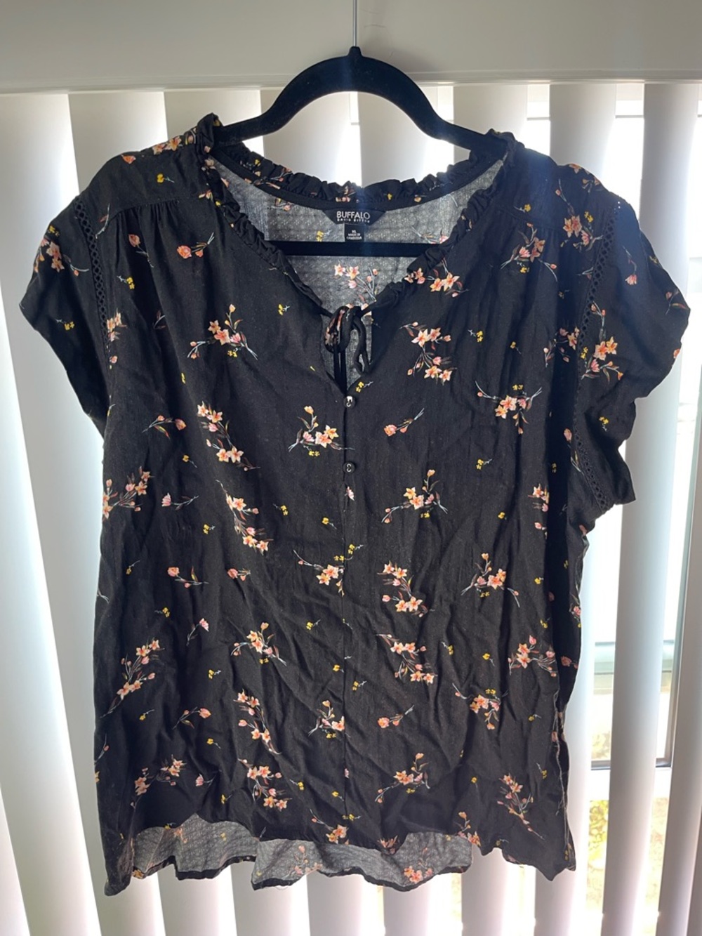 Buffalo David Bitton Black Floral Tie-Neck Short Sleeve Blouse